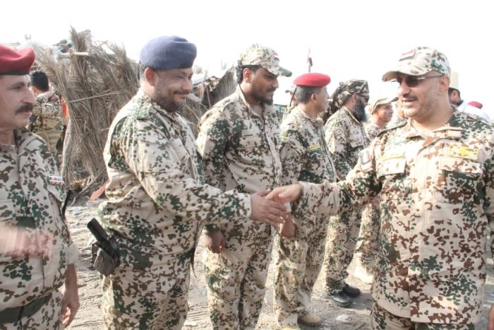 رجال الجمهورية مع قائدها وعميدها طارق صالح في ميادين الشرف، لا في قصور الغياب. ومن الساحل الغربي، حيث تصطف البنادق جنباً إلى جنب مع الأكفّ الطاهرة، صعد الدعاء وتجلّى العهد: عهدنا في صنعاء، ولا سكينة إلا بعد اجتثاث الكهنوت.