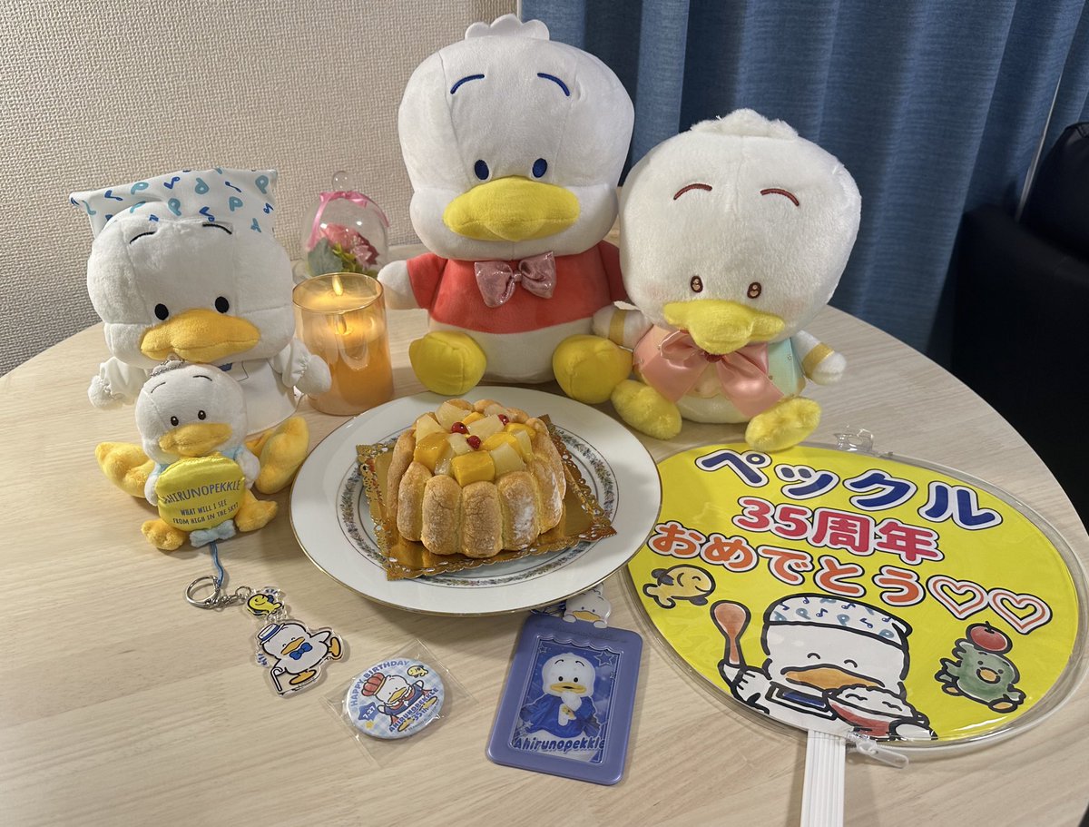 遅くなったけど
マンゴーケーキで
ペックルのお祝い🎊