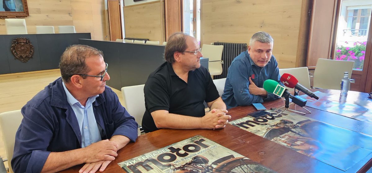 La8 LEÓN (@la8leon) on Twitter photo La8 LEÓN y <a href="/cyltv/">CyLTV</a> volverán a volcarse con el LXIVGranPremiodeLaBañeza
10 de Agosto
10:55h en directo
Todas las Carreras
retransmite
<a href="/La8Leon/">La8 LEÓN</a>
patrocina
<a href="/CajaRuralLeon/">CajaRuralLeon</a>
produce
<a href="/24SieteProdu/">24/Siete Producciones</a>
colaboran y organizan
<a href="/ayto_labaneza/">Ayuntamiento La Bañeza</a>
<a href="/motoclubanezano/">Moto Club Bañezano</a>
El evento de motor más visto La8 LEÓN y <a href="/cyltv/">CyLTV</a> volverán a volcarse con el LXIVGranPremiodeLaBañeza
10 de Agosto
10:55h en directo
Todas las Carreras
retransmite
<a href="/La8Leon/">La8 LEÓN</a>
patrocina
<a href="/CajaRuralLeon/">CajaRuralLeon</a>
produce
<a href="/24SieteProdu/">24/Siete Producciones</a>
colaboran y organizan
<a href="/ayto_labaneza/">Ayuntamiento La Bañeza</a>
<a href="/motoclubanezano/">Moto Club Bañezano</a>
El evento de motor más visto