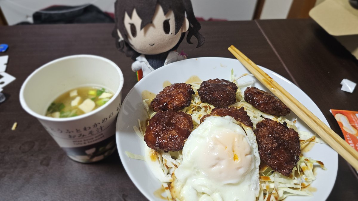 히비메시콜라보카페에왔습니다
사실 그냥집에서해먹엇습니다
집에잇는굿즈중에 히비메시랑 제일가까운거 에나도리먹는상어인거아님?
#아니쿠라식문화연구부