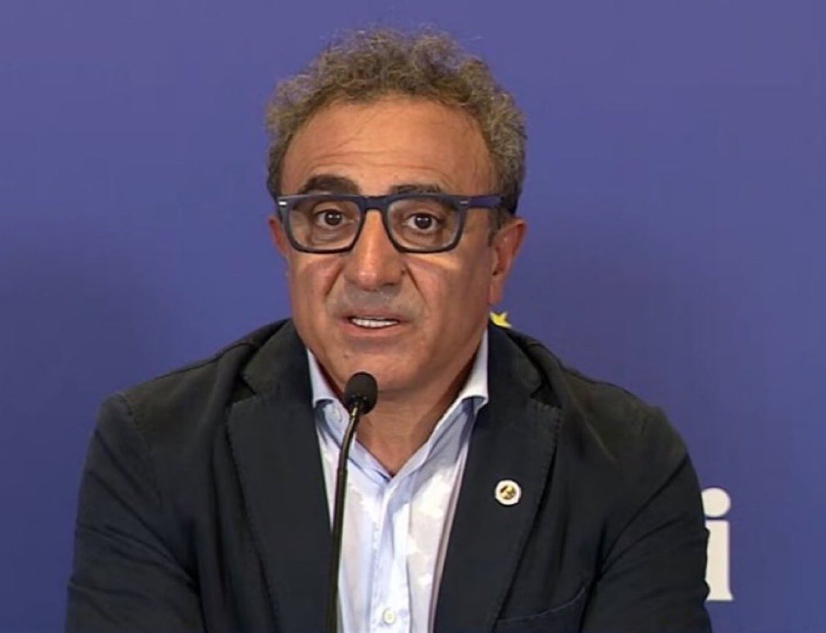 🚨Hamdi Ulukaya: 

“Galatasaray’lı taraftarlar bana “Vatan Haini” hitabında bulunuyorlar onların efsaneleri kırmızı bültenle aranıyor ben aranmıyorum”

📺 FB TV