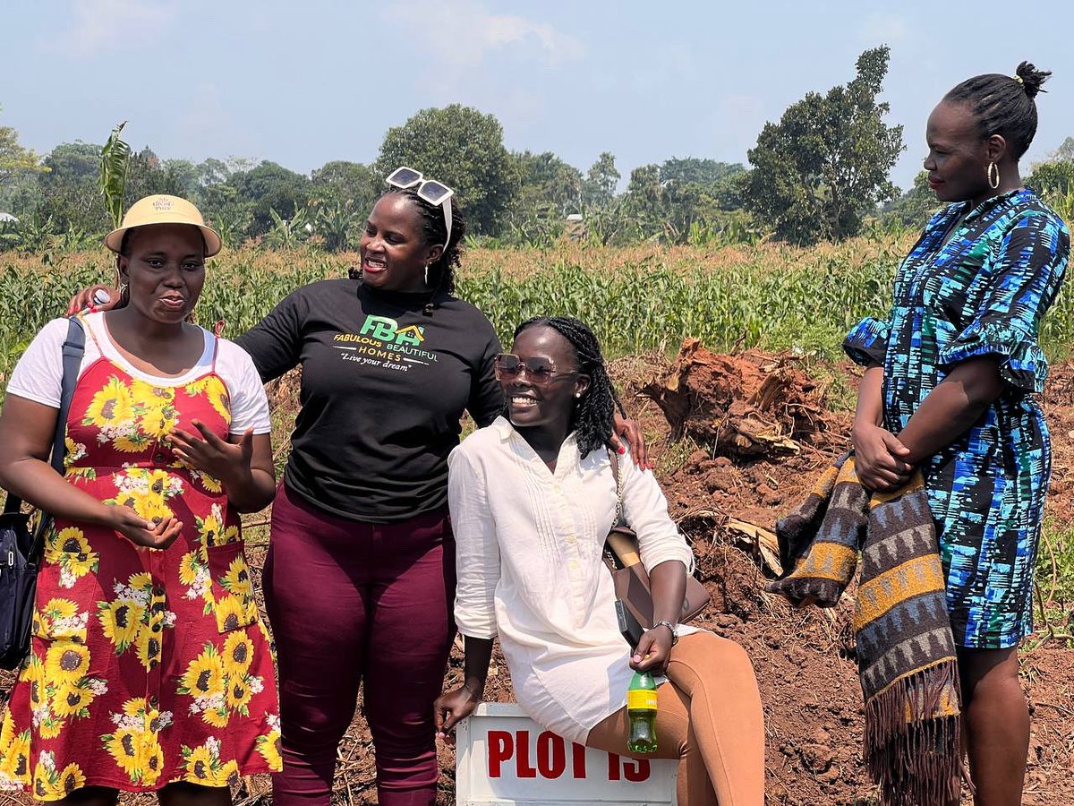 Wednesdays are for wow-worthy properties — and this one is serving serious curb appeal and cozy vibes.