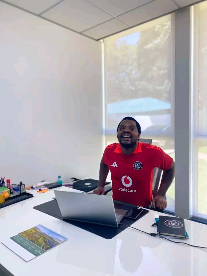 BlackMediaHouse (@blckmediahouse) on Twitter photo Next season Dr Khoza must create an Award for Best Fans of the season and give it to <a href="/orlandopirates/">Orlando Pirates</a> fans Next season Dr Khoza must create an Award for Best Fans of the season and give it to <a href="/orlandopirates/">Orlando Pirates</a> fans