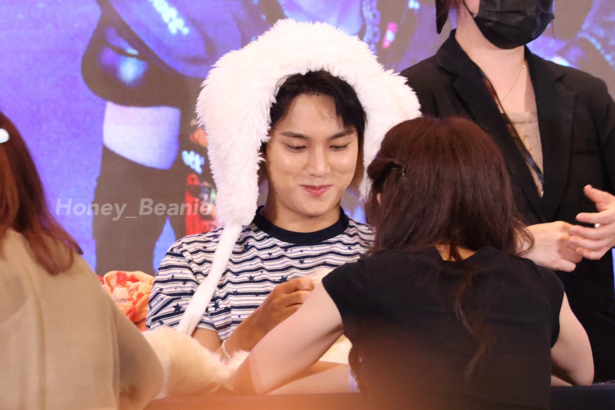 250729 in Shanghai
unhappy🐶➡️happy🐶

#민규 #MINGYU #ミンギュ
#세븐틴 #SEVENTEEN
