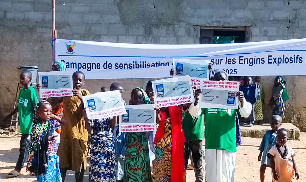 PNUDCameroun's tweet photo. @UNDP 🇨🇲#StabilizationFacility is intensifying its ongoing #IED awareness campaign across communities in the #🇨🇲FNReg( Waza, Moskota, Doublé, Fotokol)
This engagement aims to enhance safety and build resilience.
#StabilizationInAction
#CommunityEngagement https://t.co/FAWo1K0HMh