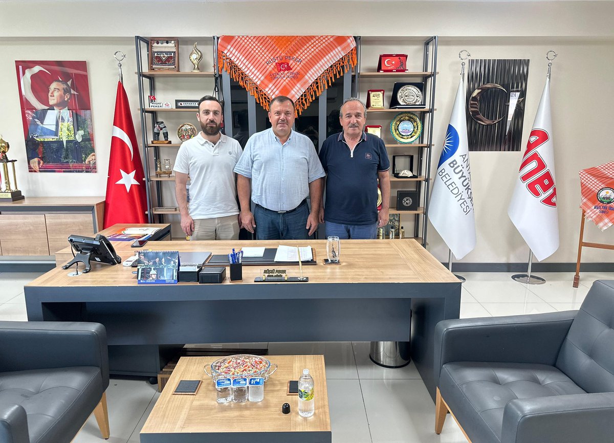Çok değerli dayı oğlum abim 3 Dönem Çavdır Belediye Başkanlığı yapan Mustafa Uysal ve oğlu kıymetli yeğenim Av.Süleyman Uysal ziyaretleriyle bizleri onure ettiler,kendilerine çok teşekkür ediyor,bu vesileyle tüm Çavdır ‘lı ve Burdur’lu hemşerilerime selamlarımı sunuyorum.