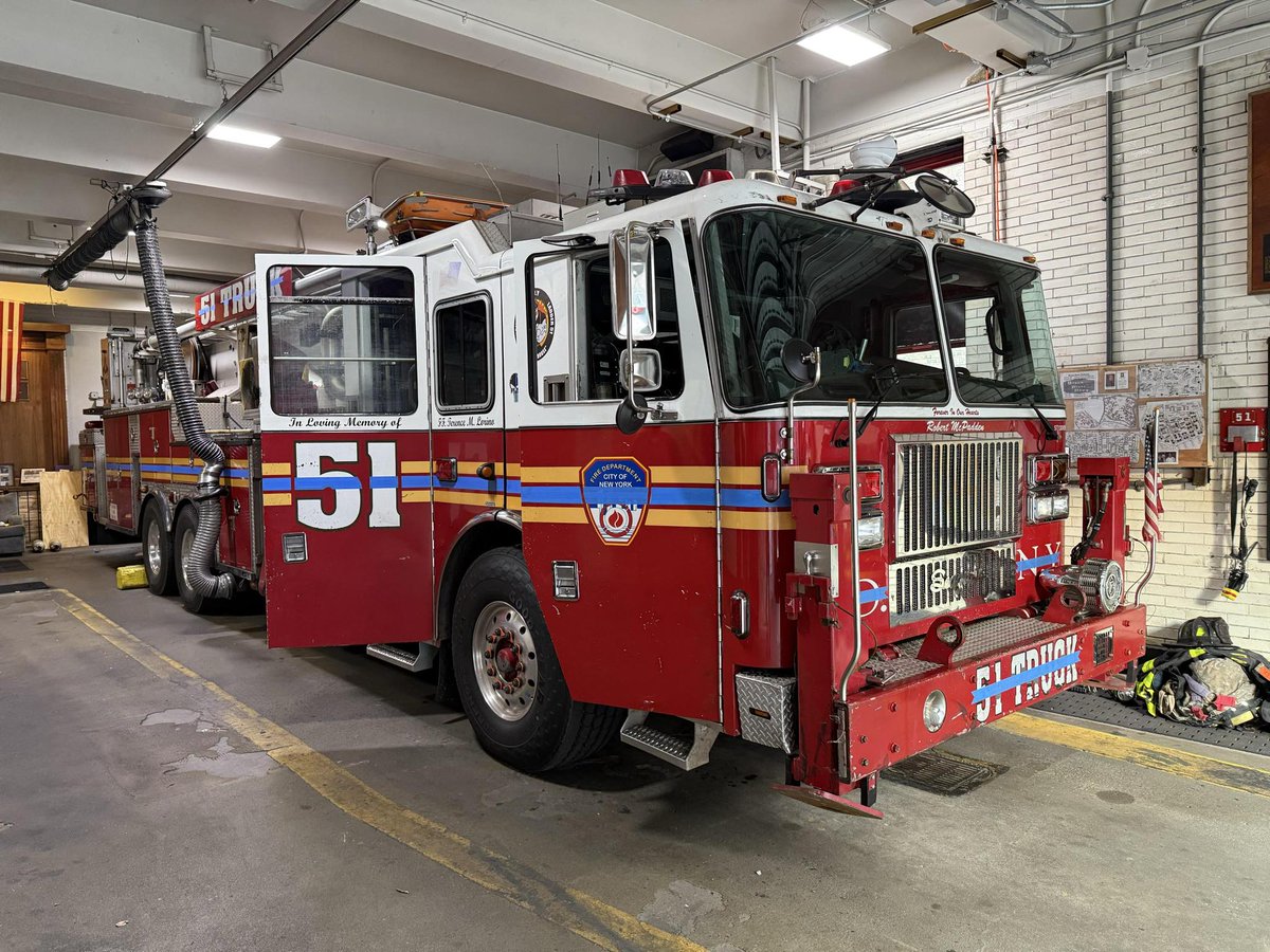 NYCFireWire's tweet photo. #NYPD Officer Didarul Islam, who was killed by the gunman in Midtown Manhattan, worked in the 47 pct, by Da Dawg House Eng.38/Lad.51. #FDNYPD https://t.co/KN19S25OD7