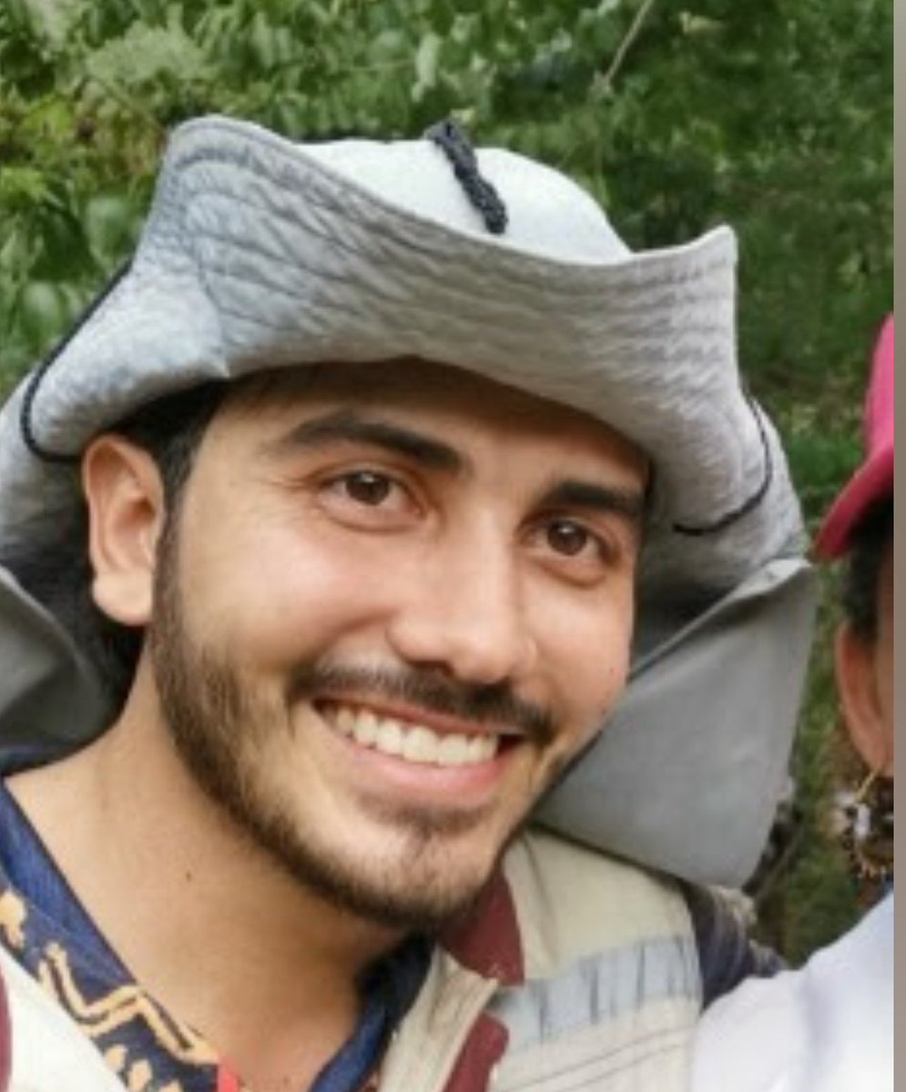 #DondeEstaCamilo #AndresCamiloNoAparece Dios 1.209 días esperando que alguien me de respuestas! Triste situación, dolorosa y frustrante, un hijo es un hijo, no es fácil llevar una vida con un hijo desaparecido, la vida sigue, el mundo rueda y el dolor se queda!