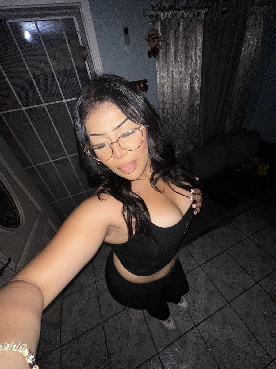 ashleeyym2's tweet photo. What ya say https://t.co/EvIpYUUoQz