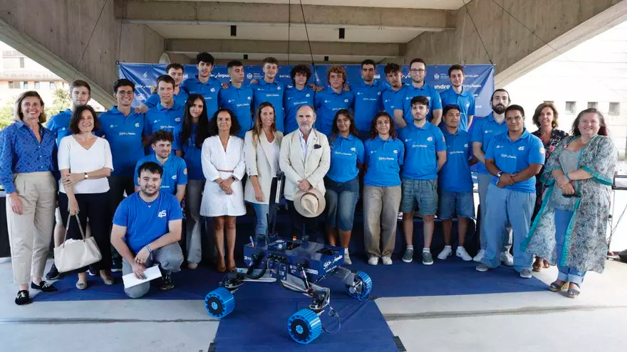 GijonImpulsa's tweet photo. 🚀 ¡Desde Gijón Impulsa, orgullosos de apoyar el talento joven asturiano! 

🤖 El equipo universitario #4Space presentó ayer su rover en la @epigijon, tras clasificarse para la final del @rover_challenge, la competición de robótica espacial más importante de Europa.
👇 https://t.co/TBzJjyfQyf