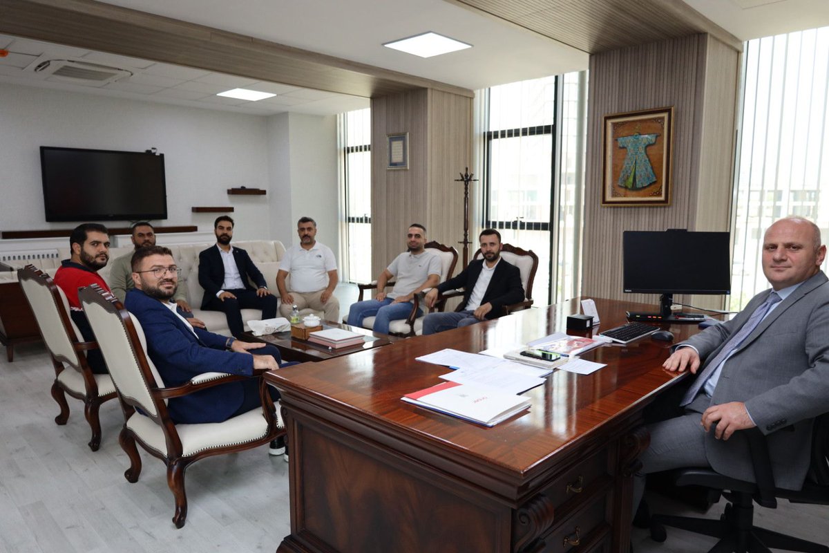 TÜGVA Diyarbakır İl Temsilcisi Sn. Abdullah Kikizade ve beraberindeki heyet, İl Milli Eğitim Müdürümüz Sn. Salih Sadoğlu’na hayırlı olsun ziyaretinde bulundular. 

Gençliğe ve eğitime dair samimi paylaşımları ve nazik ziyaretleri için kendilerine teşekkür ederiz.

<a href="/tcmeb/">Millî Eğitim Bakanlığı</a>