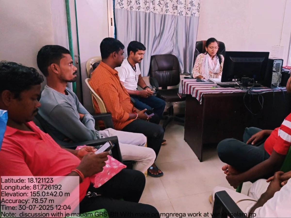 The Trench Cum-Bund work under MGNREGA is currently ongoing in VENKATAPALLAM Panchayat &amp; Discussion with JE, GRS Bft with mate on MGNREGA work at venkatapallam GP. Dtd-30.07.25
PANCHAYAT SAMITI KALIMELA, MALKANGIRI
#bdokalimela  #cmoodisha #dmmalkangiri #zpmalkangiri #prdwodisha