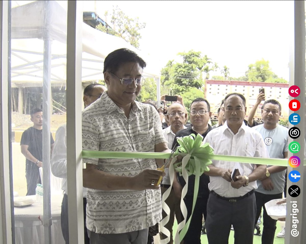 AgriGoI's tweet photo. Empowering 500 farmers, transforming 200 hectares — #Nagaland’s Dimapur Spices Producer Company Ltd. is redefining organic farming!
Since 2021, under the #MOVCDNER scheme, this FPC has boosted cultivation of ginger, mustard, sunflower, king chilli, and perilla. With its own cold-press oil unit and a strong retail push, it’s bringing high-quality organic oils to local markets and securing better incomes for farmers.
Now, with support from the Oilseed Mission and NMEO-OS, the FPC is scaling up with improved seeds and processing facilities — setting a benchmark for farmer-led, sustainable Agri-growth.
#AgriGoI #Agriculture #NMEO_OS