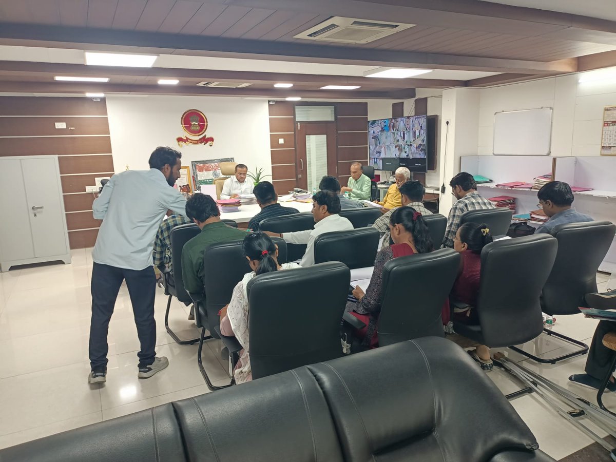 Collector Mehsana (@collectormeh) on Twitter photo માનનીય વડાપ્રધાનશ્રીના લઘુમતિ કલ્યાણ માટેના નવા 15 મુદ્દા કાર્યક્રમ અંતર્ગત આજ રોજ ત્રિમાસિક સમીક્ષા બેઠક યોજાઈ જેમાં લઘુમતી વર્ગના કલ્યાણ અર્થેના વિવિધ મુદ્દાઓની ચર્ચા કરવામાં આવી.
<a href="/CMOGuj/">CMO Gujarat</a> <a href="/revenuegujarat/">Revenue Dep. Gujarat</a> <a href="/infomahesanagog/">Info Mahesana GoG</a> માનનીય વડાપ્રધાનશ્રીના લઘુમતિ કલ્યાણ માટેના નવા 15 મુદ્દા કાર્યક્રમ અંતર્ગત આજ રોજ ત્રિમાસિક સમીક્ષા બેઠક યોજાઈ જેમાં લઘુમતી વર્ગના કલ્યાણ અર્થેના વિવિધ મુદ્દાઓની ચર્ચા કરવામાં આવી.
<a href="/CMOGuj/">CMO Gujarat</a> <a href="/revenuegujarat/">Revenue Dep. Gujarat</a> <a href="/infomahesanagog/">Info Mahesana GoG</a>