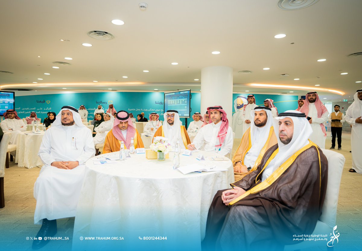 Trahum_sa's tweet photo. ورشة عمل لتطوير استراتيجية #تراحم بحضور معالي وزير الموارد البشرية والتنمية الاجتماعية رئيس مجلس إدارة #اللجنة_الوطنية_لرعاية_السجناء_والمفرج_عنهم_وأسرهم المهندس أحمد بن سليمان الراجحي ومشاركة واسعة من أصحاب المصلحة. https://t.co/S157BG2zfY