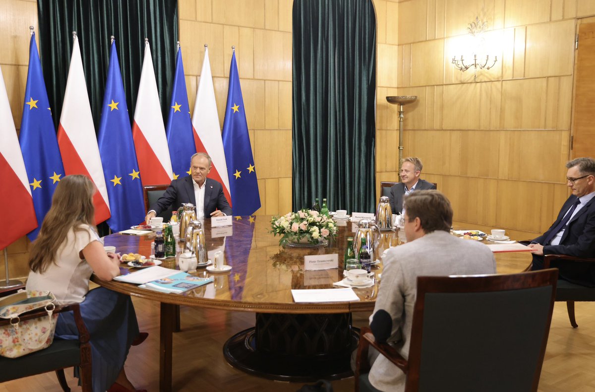 📍 #Warszawa | W #KPRM odbyło się spotkanie Premiera @DonaldTusk z przedstawicielami Polskiego Związku Innowacyjnych Firm Biotechnologii Medycznej BioInMed.