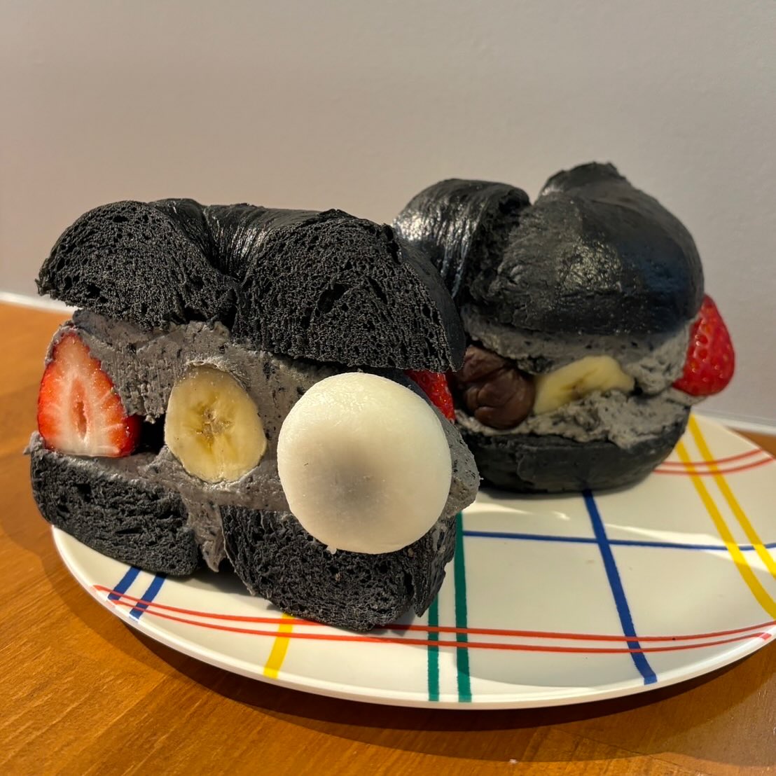 MacMcD81's tweet photo. 夜のデザートタイム��� 友達と一緒にこのかわいい甘いものを楽しむのは、本当に幸せな瞬間です！ ✨

#スイーツ
#小確幸 https://t.co/hKjw9P35YP