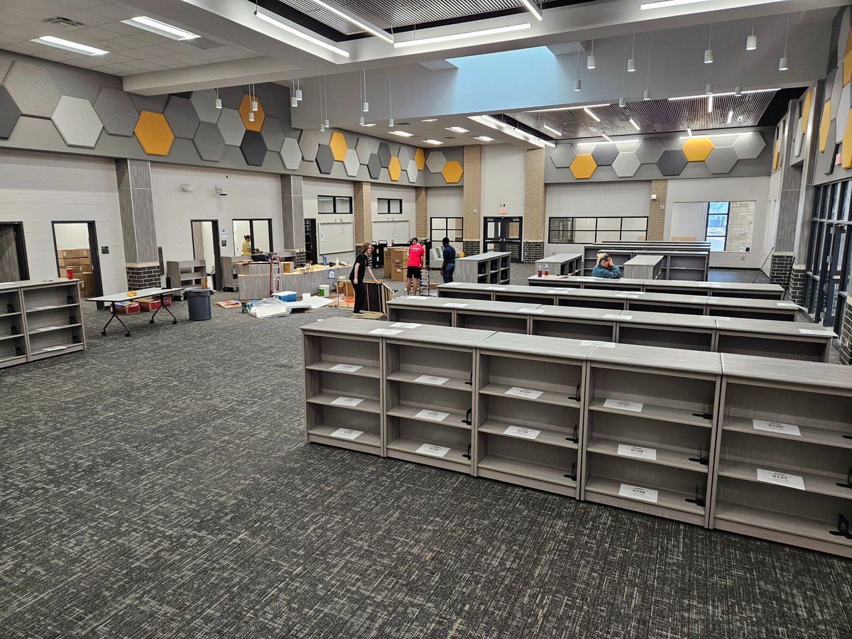 CISD_Libraries's tweet image. The excitement of a new school year, new campus, new library and new books! #EisslerElementaryEagles
@ConroeISD 
Before and after pics