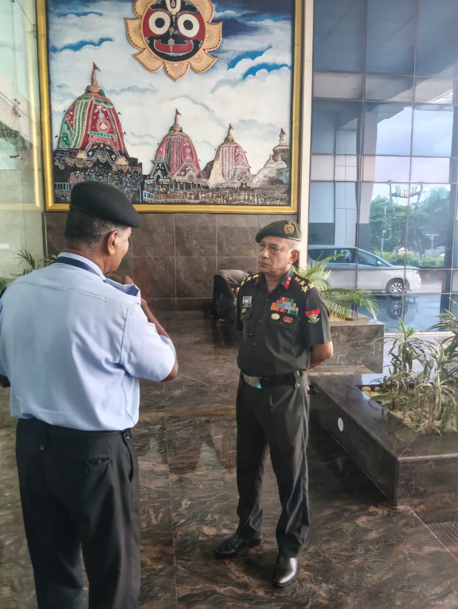 Brig Saumya Banerjee,SM**,ADG ,DRZ(East) interacted with Security Gds employed at PGCIL, Bhubaneswar.
<a href="/niten_chandra/">Niten Chandra</a>
<a href="/adgpi/">ADG PI - INDIAN ARMY</a>
<a href="/IAF_MCC/">Indian Air Force</a>
<a href="/IndiannavyMedia/">IN</a>