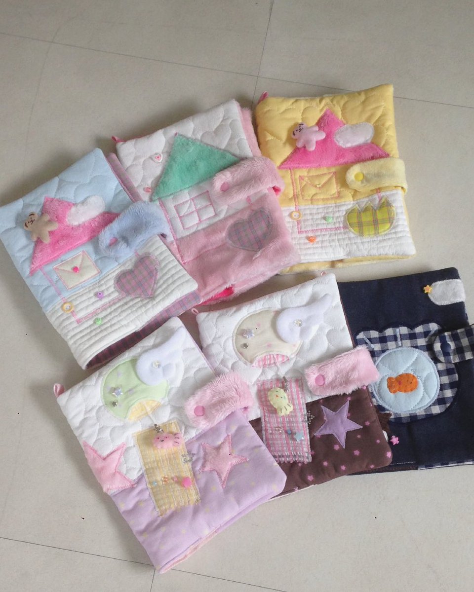 💗💤 제이홉 ‘Sweet Dreams’ (feat. Miguel)
포근포근 꿈결 같은 ‘Charm of HOPE’ 키링 화보에
아무로키 ‘포근포근 우리집 다이어리 커버’가 함께했습미댜 ˚₊‧𓂃𓈒𓏸☁️

무신사에서 확인하실수있서염 . . . 🎵
🪽🪽🪽🪽🪽🪽