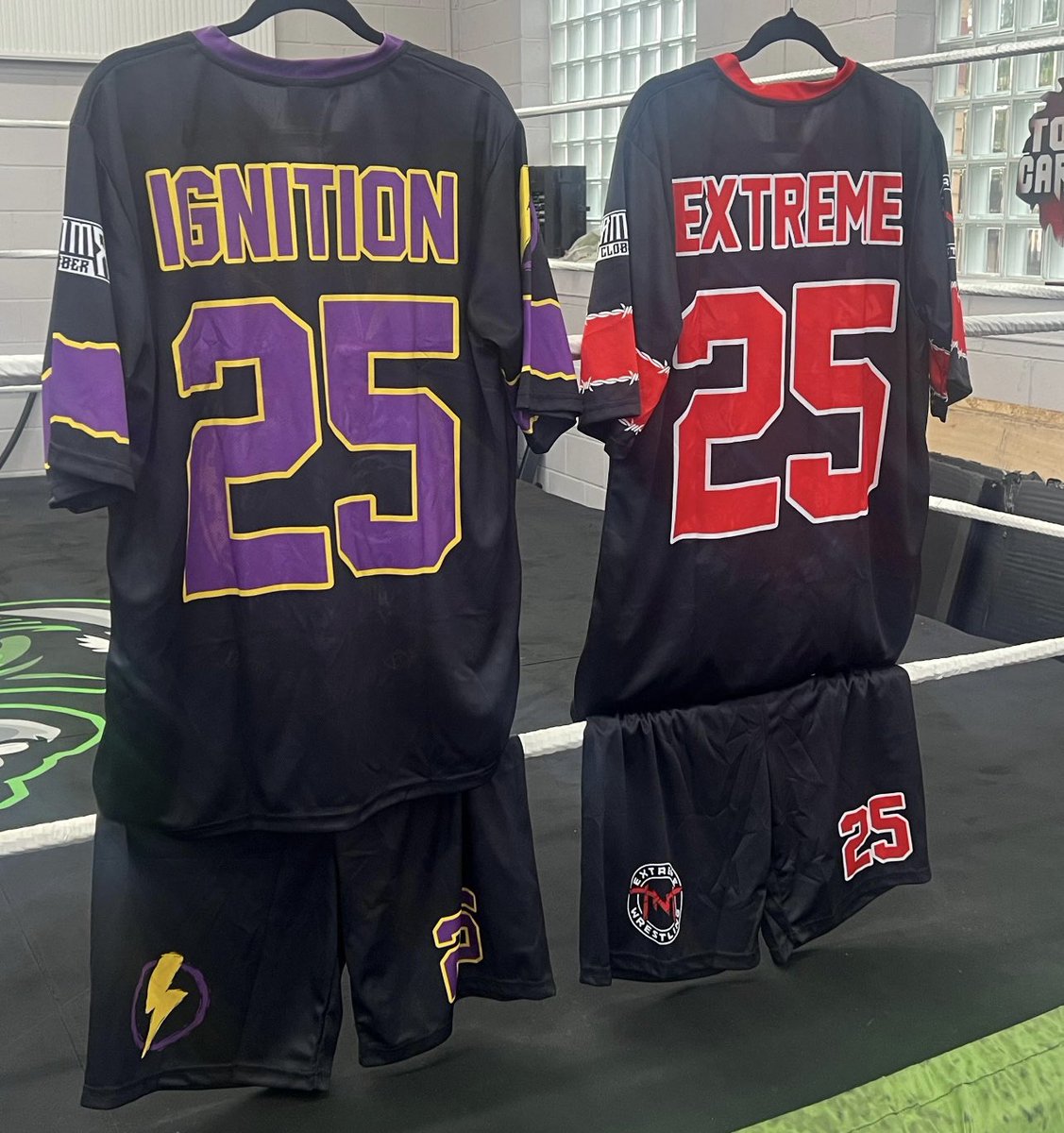 We have a few of our awesome American football sets left!  

📩 FREE SHIPPING  

Get in touch via DM now to get yours! Limited stock left!