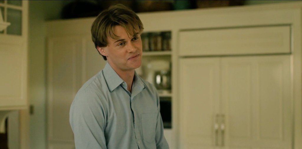 fruitslola's tweet image. ela zombou dele sem nem se preocupar se ele estava ouvindo e mesmo assim ele fez a manhã dela especial com os muffins que a susannah fazia pra ela. BELLY VOCÊ NÃO MERECE ESTE HOMEM!