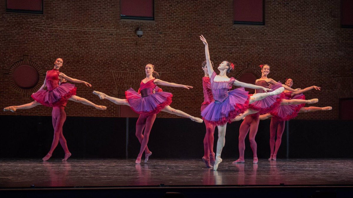 Veranos de la Villa acoge el debut en España del Junior Ballet de la Ópera de París este jueves 31 de julio a las 22 horas mact.es/TMBnsZ