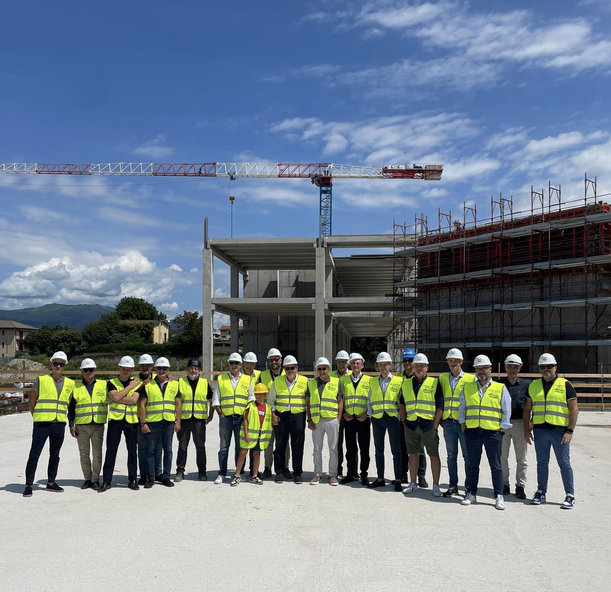 Un’idea nata nel 2019 da un gruppo di imprenditori del territorio con l’obiettivo di dare una casa alla <a href="/PallCantu/">Pallacanestro Cantù</a> e una struttura polifunzionale di riferimento per la comunità 🤝🏀

Oggi i Soci di Cantù Next si sono riuniti al cantiere della Cantù Arena 🏟️💪