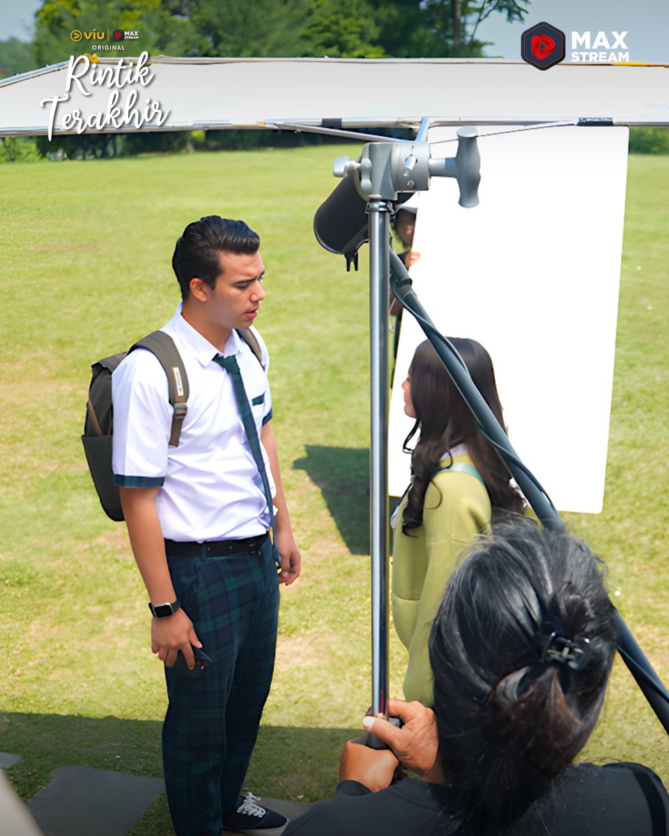 Maxstream_TV's tweet photo. Syuting Rintik Terakhir vibes-nya semangat, deg-degan, tapi excited ✨

Siapa yang udah nggak sabar nungguin? 😁❤️​

#RintikTerakhir https://t.co/x9jluF36kZ