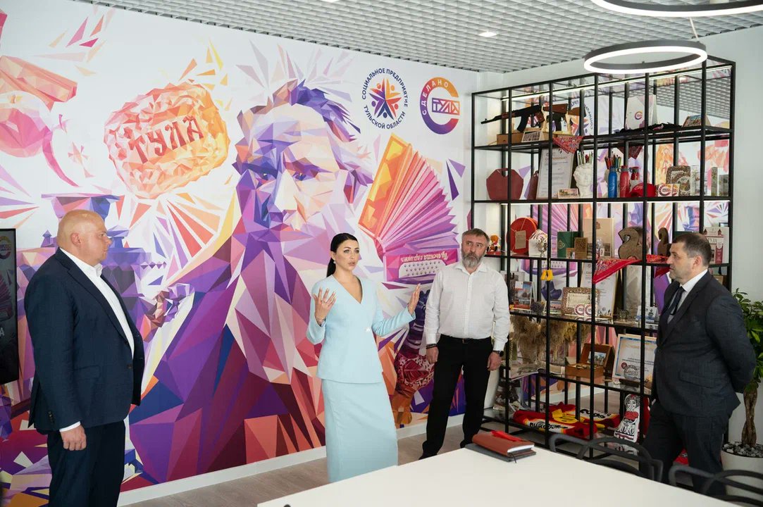 Накануне принял участие в мероприятии, посвященном 5-летию проекта «Сделано в Тульской области».

Вручил благодарности региональным предпринимателям, чья продукция прославляет Тульскую землю.

Также в честь пятилетия проекта был открыт постоянный выставочный зал, где представл...