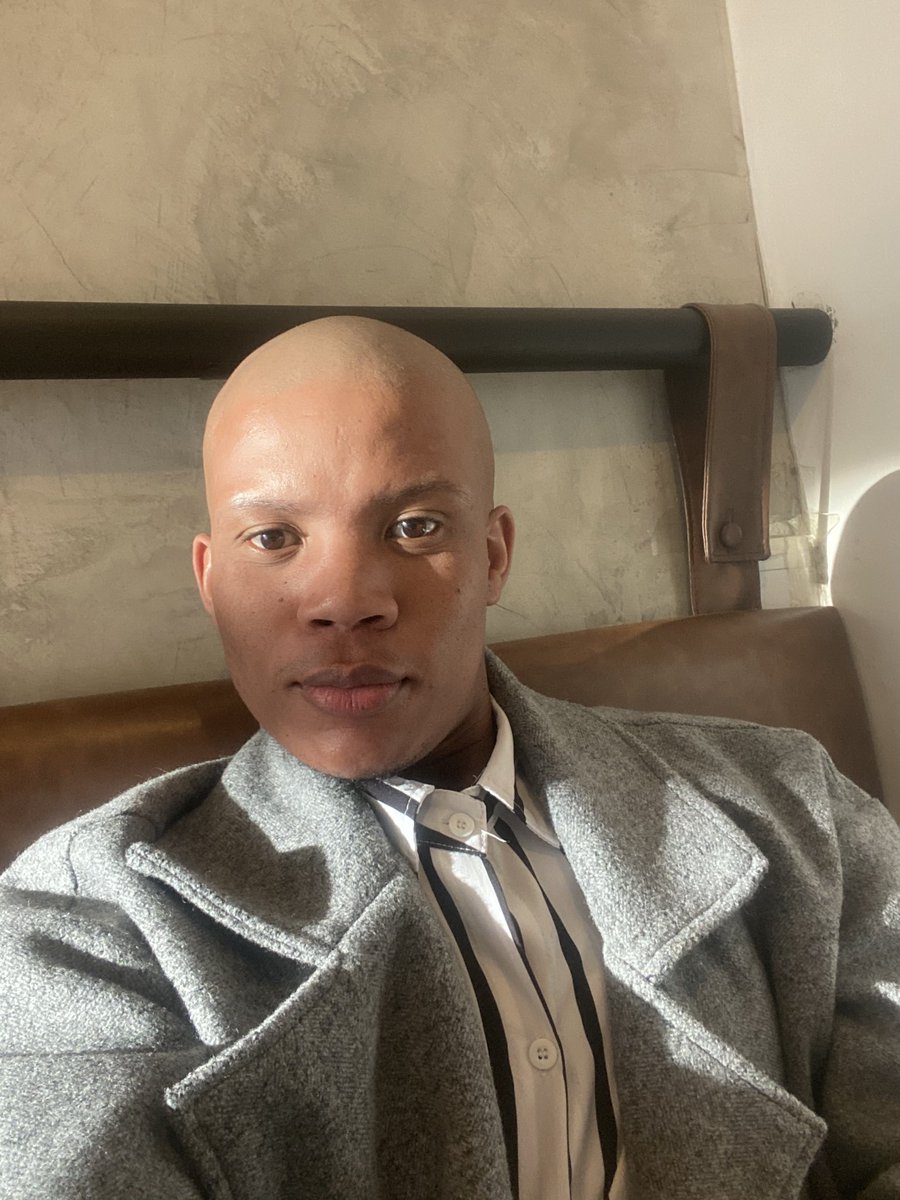 reatlegile_t's tweet photo. A picture of a 26 year old.🙈 Comment or quote with yours. https://t.co/EtI7kl7a1d