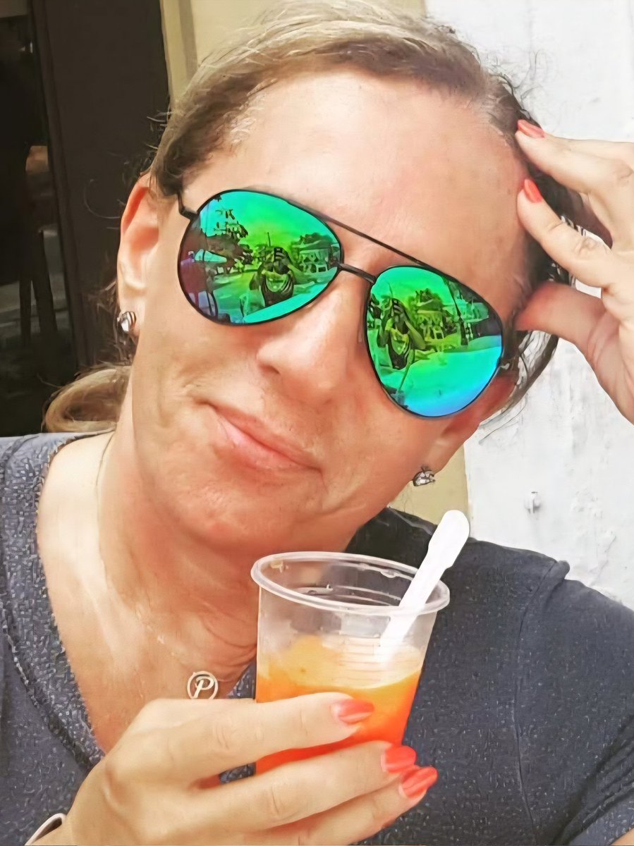 Here are 4 ways this 74 year old looks &amp; feels better in a week:

1️⃣ Go to bed earlier. 
2️⃣ Take a walk. 
3️⃣ Stop drinking alcohol. 
4️⃣ Increase fiber.

Yes. It can be that simple 🥰

#healthylifestyle 
#over70living
#agingwithattitude
#healthyaging
#over70