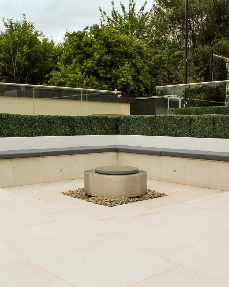 LeicsGardens's tweet image. Firepit spaces crafted for modern outdoor living.

#moderngarden #landscaping #firepitdesign #outdoorliving