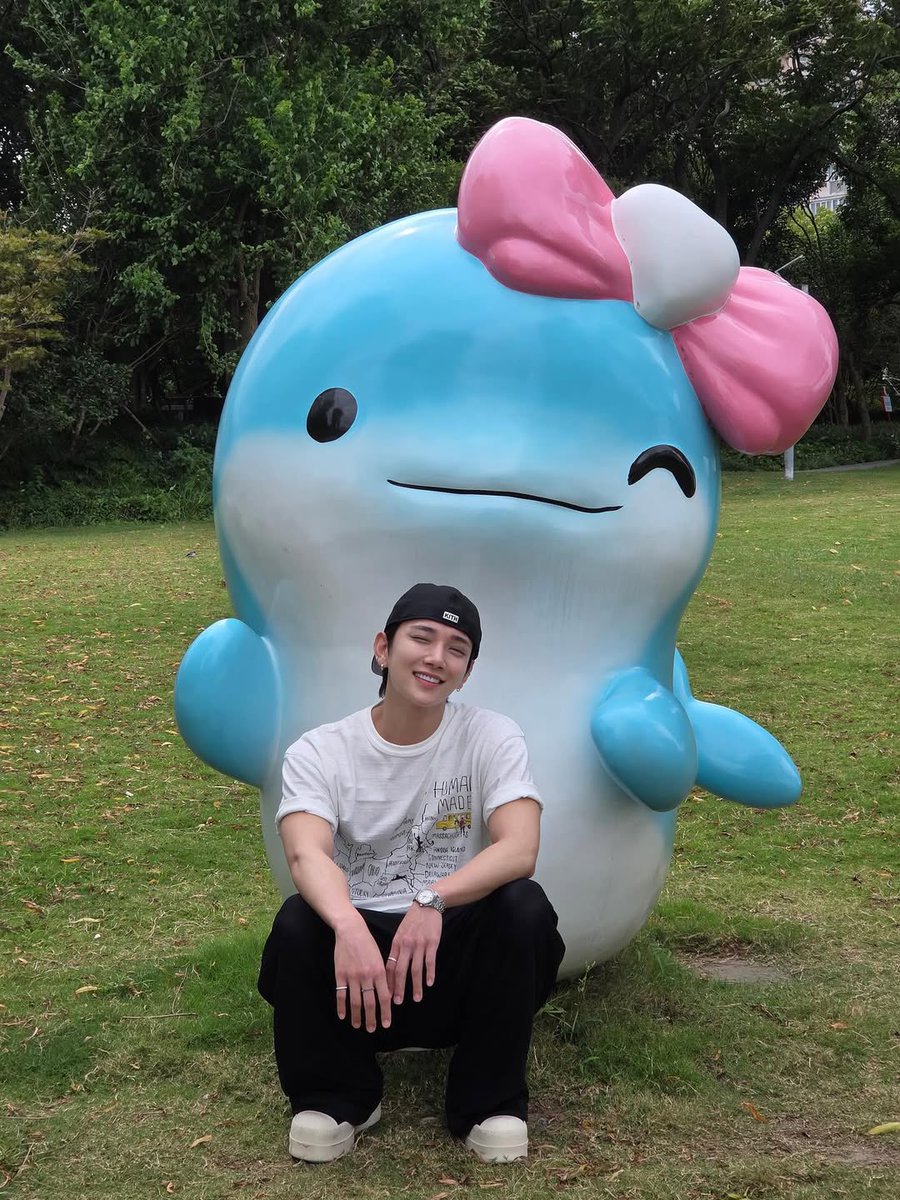 초단 tweet media