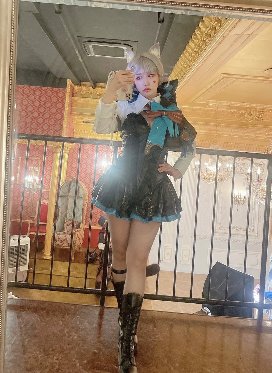リネット全身鏡でもパシャリ🐱

7㎝くらいの厚底ブーツ履いてたのに
みんな身長高すぎて普通にチビだった…なぜ