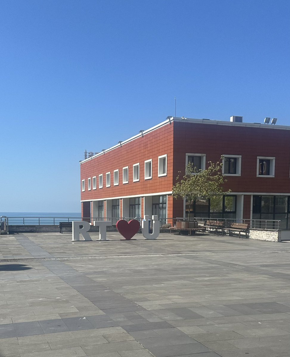 Üniversite tercihleri başladıı. 
Recep Tayyip Erdoğan Üniversitesini tercih edeceklere bir tavsiye bırak ✍🏻