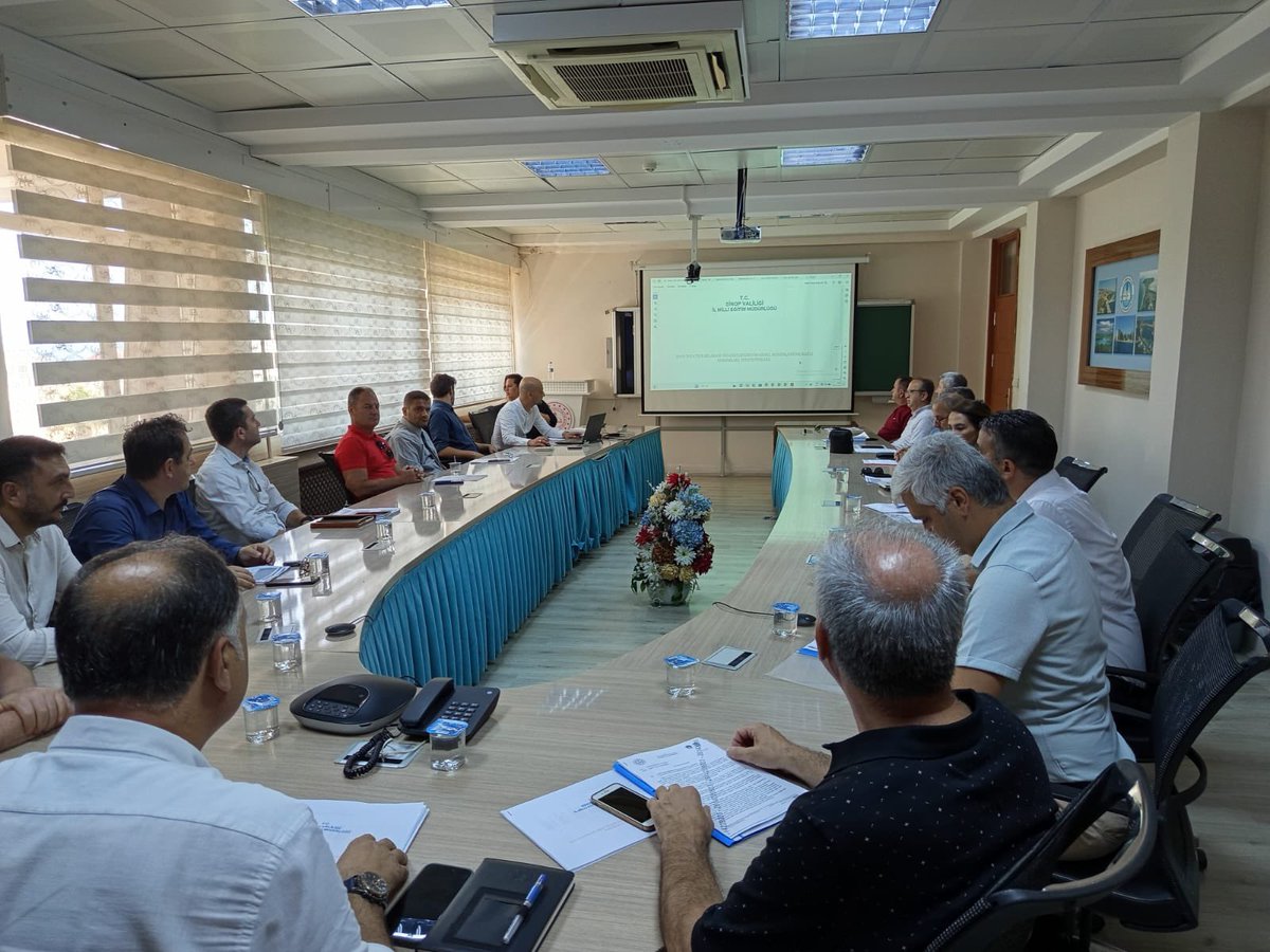 📚 Ortaöğretim Kurum Yöneticileriyle YKS Değerlendirme Toplantısı Gerçekleştirildi

İl Millî Eğitim Müdürümüz Sayın Osman Cebeci başkanlığında, Şube Müdürlerimiz Fahri Okur ve Ramazan Gürsul’un katılımlarıyla, ilimizde görev yapan ortaöğretim kurum yöneticileriyle bir araya