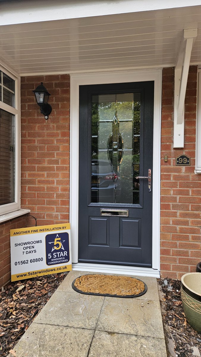 Just fitted this stunning Anthracite Grey Rowan door in Worcester!  Modern, bold &amp; beautifully finished with Impression glass. 🏡📍

Visit our showrooms 7 days a week or call 01562 60800 for a free quote. #WorcestershireHour #forte #compositedoor