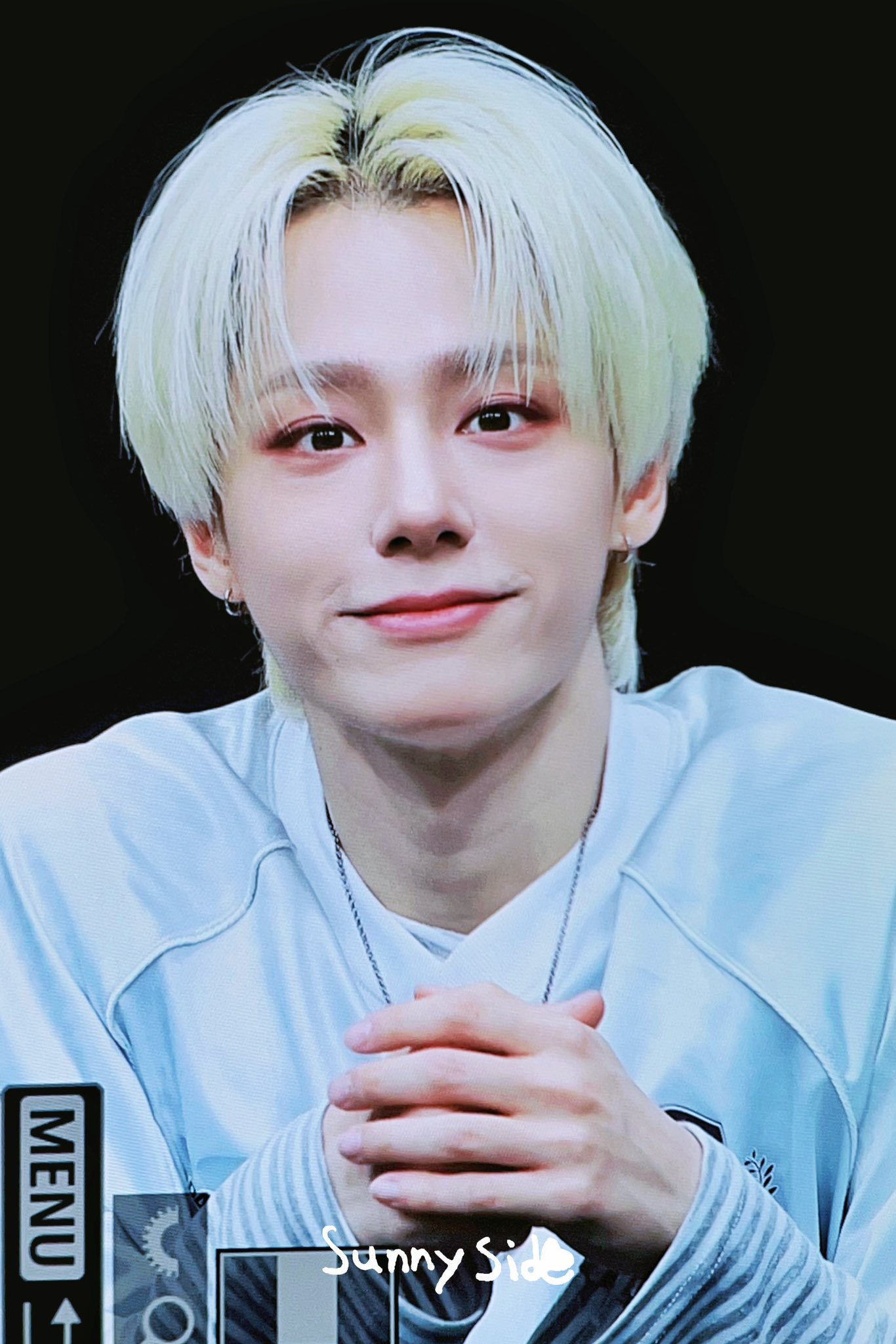 ファンウン直筆サイン入り超大型写真 …ONEUS…HWANWOONG ONEUS on X: 