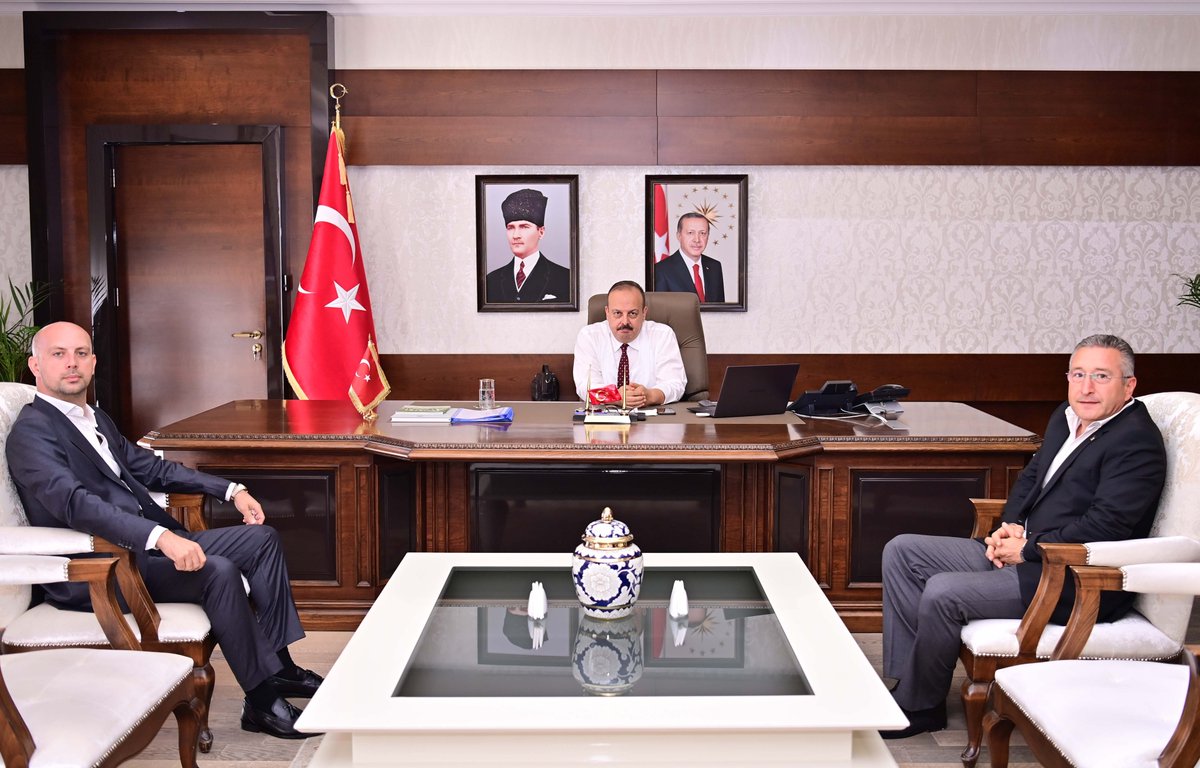 T.C. Aydın Valiliği (@aydinvaliligi) on Twitter photo İş İnsanı Aras Öztaş ve İş İnsanı Mustafa Gökçe,
Vali <a href="/YakupCanbolat/">Yakup CANBOLAT</a>'ı makamında ziyaret etti. İş İnsanı Aras Öztaş ve İş İnsanı Mustafa Gökçe,
Vali <a href="/YakupCanbolat/">Yakup CANBOLAT</a>'ı makamında ziyaret etti.