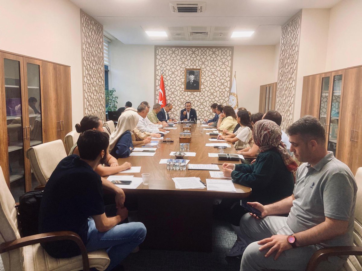 Bağımlılığın her türünün değerlendirildiği, İlçe Bağımlılıkla Mücadele Koordinasyon Kurulu Toplantısı, Kaymakamımız Abdullah UÇGUN’un başkanlığında gerçekleştirildi. 
Toplantıda, yapılan ve yapılması planlanan çalışmalar değerlendirildi.