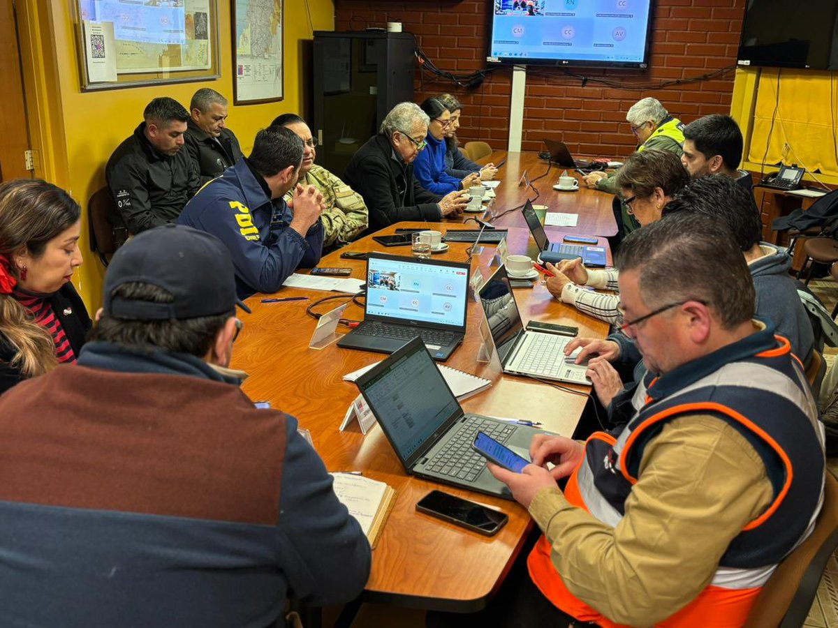 🔴 Delegado Humberto Aqueveque junto a autoridades regionales encabezó Cogrid realizado a las 6:00 am, en donde se evaluó el proceso de evacuación preventiva del borde costero por la alerta amarilla producto del aviso de tsunami tras el terremoto en Rusia.
