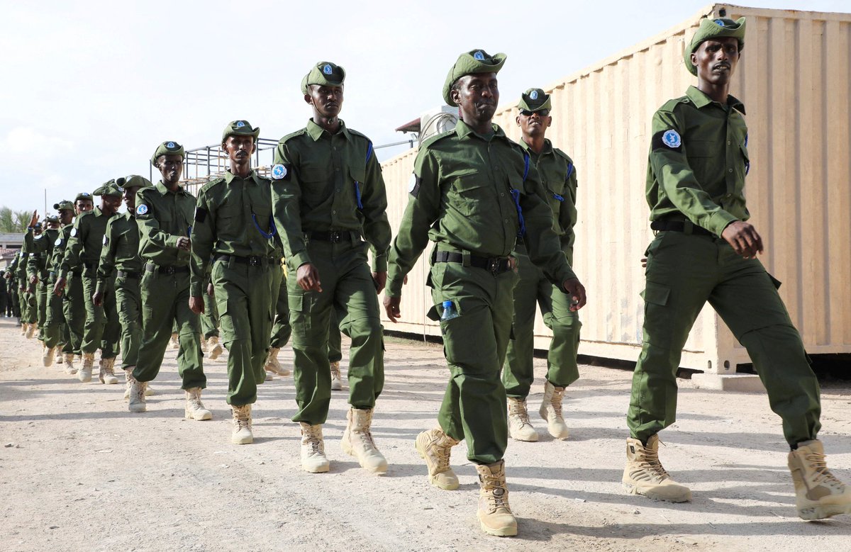 IlhamOsman79's tweet image. Ciidanka Xooga Dalka Soomaaliyeed waa astaanta jiritaanka qaranimada. Maalin walba way u taagan yihiin difaaca shacabka iyo dhulka hooyo. Waa in aan garabkooda istaagnaa!" 🇸🇴💪🏾
#CXDS #CiidankaQaran #Soomaaliya #ไทยกัมพูชา #ไทยกับกัมพูชา #ชายแดนไทยกัมพูชา #ポケポケ