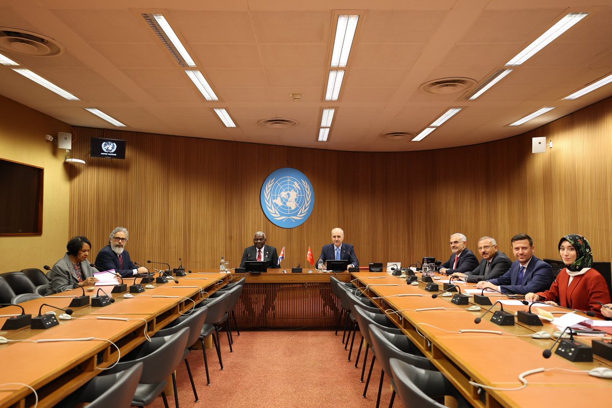 Esteban Lazo, presidente de <a href="/AsambleaCuba/">Asamblea Nacional Cuba</a>🇨🇺, sostuvo fraternal y fructífero encuentro con el Presidente de la Gran Asamblea Nacional de #Türkiye🇹🇷, Numan Kurtulmuş <a href="/NumanKurtulmus/">Numan Kurtulmuş</a>; en el contexto de la Sexta Conferencia Mundial de Presidentes de Parlamentos