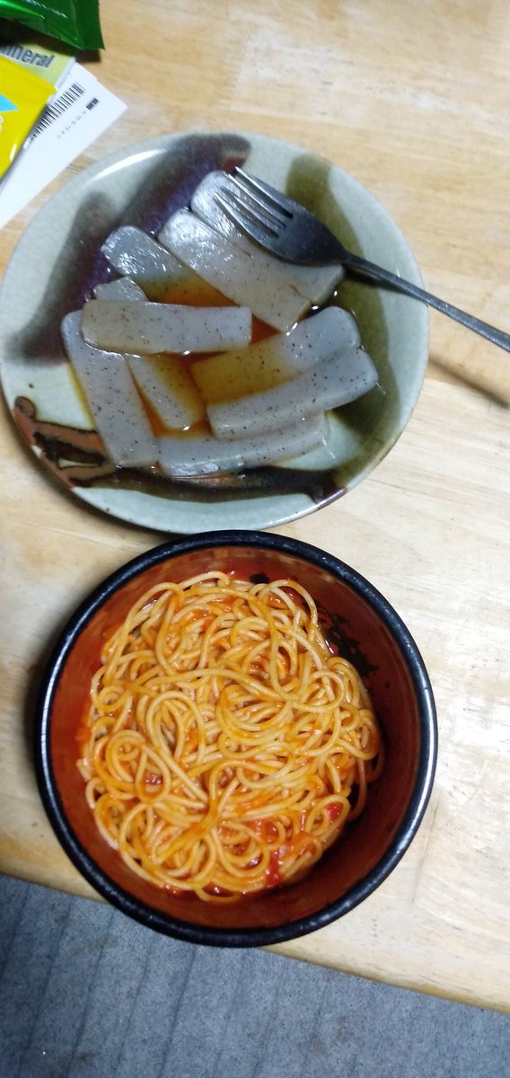 私の夕飯…
ナポリタンと、こんにゃくの茹でたやつ（ノンオイルドレッシングかけて）
子供たちもパスタです
#夕飯