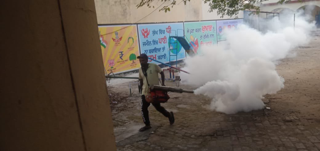mc_patiala01's tweet photo. ๐ฆ Fogging Drive by MC Patiala!
Health Branch teams are covering multiple city areas to prevent dengue & mosquito-borne diseases.
๐ Morning & evening fogging in high-risk zones
๐ Keep surroundings clean. Avoid stagnant water.
#MCPatiala #FoggingDrive #DenguePrevention https://t.co/BXJedeJg75