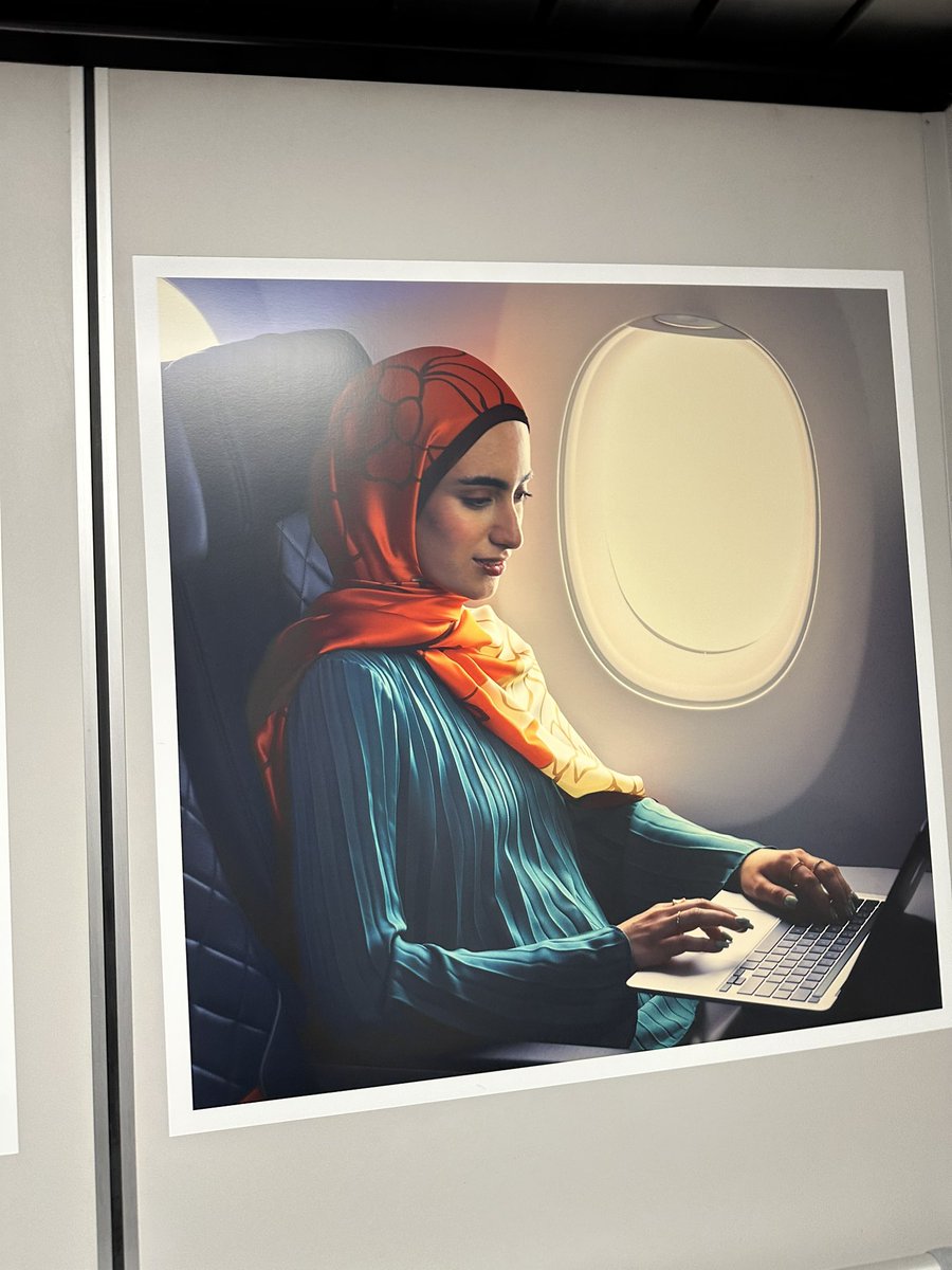 BeauBackshotsJr's tweet photo. That’s a crazy ad for a plane @Delta https://t.co/oMQnWonnHy