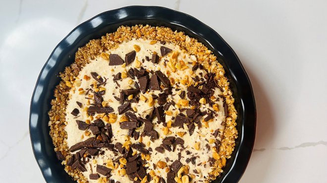 Spoons up! 🥄 Celebrate #NationalCheesecakeDay with a slice of Peanut Butter Cottage Cheese Cheesecake — creamy, dreamy, and full of Georgia peanut goodness. 🥜🍰 

Try the recipe here: bit.ly/43HZgVO
 #PeanutButterDessert #GeorgiaPeanuts #CheesecakeLovers