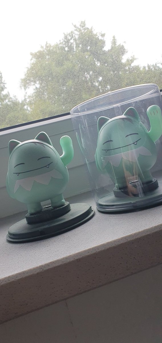 hab die <a href="/noway4u_sir/">NoWay</a> figur heute einfach random noch ein zweites mal bekommen 
voll der nette merch shop der einem geschenke macht