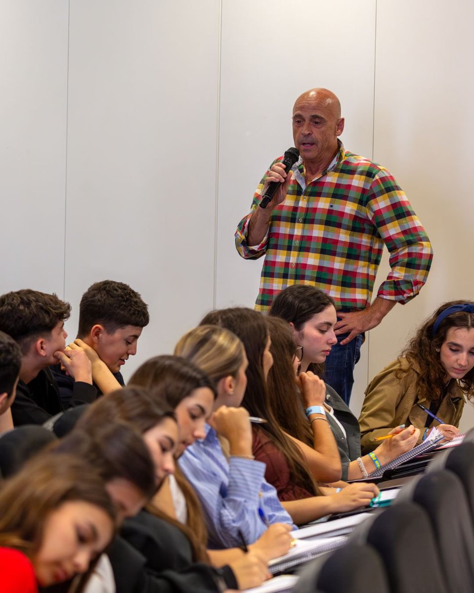 Colaboramos con Oxizonia a través de SegurLike Planet para llevar sostenibilidad a cada rincón. Participaron en #Bikreando, evento de Salesianos Elche, con el lema: “Emprendimiento sostenible: tierra, agua y aire”. Cada acción cuenta para cuidar el planeta. 🌍💚